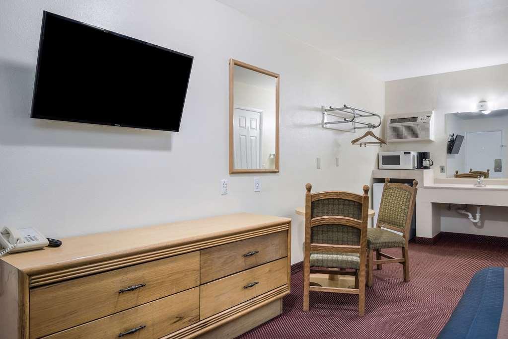 Rodeway Inn & Suites Blythe I-10 الغرفة الصورة
