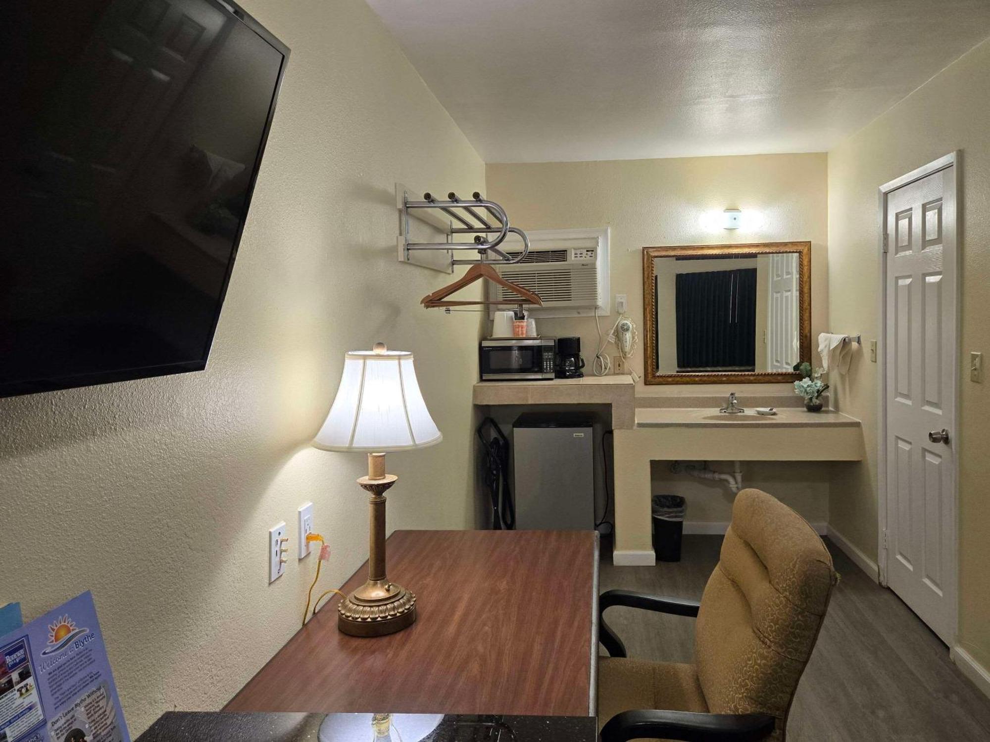 Rodeway Inn & Suites Blythe I-10 المظهر الخارجي الصورة